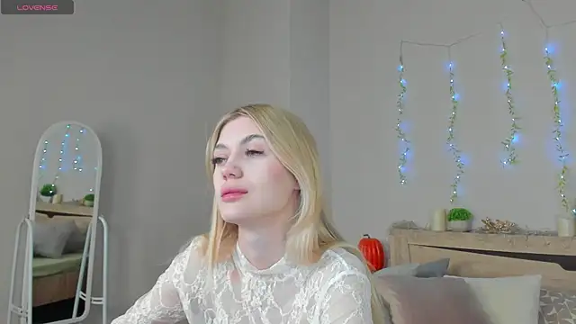 Snapshot of Cherry_Price chatting on May 20, 2026, 10:49 pm Cherry Price online show from May 20, 2026, 10:49 pm