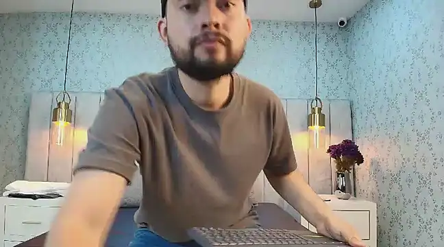Snapshot of Leandro_GB chatting on January 30, 2025, 7:48 pm Leandro GB online show from January 30, 2025, 7:48 pm