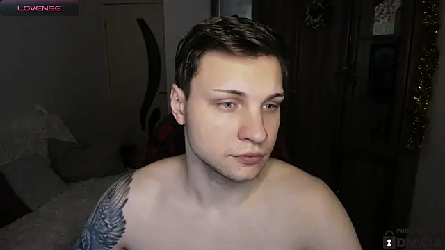 handsome guy01 online show from December 18, 2025, 2:50 am