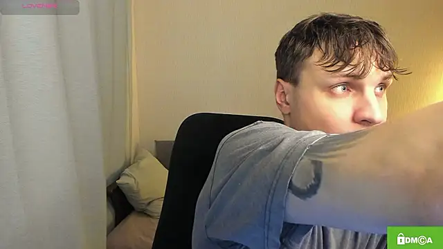 handsome guy01 online show from February 24, 2026, 3:43 pm