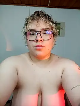 amalia love online show from December 21, 2025, 4:52 am