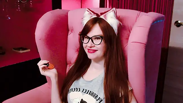 Snapshot of CarolGiggly chatting on December 4, 2024, 5:05 am CarolGiggly online show from December 4, 2024, 5:05 am