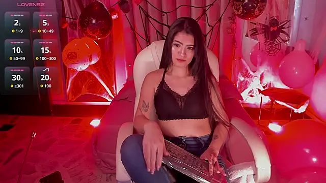 lunaalynch online show from October 22, 2025, 8:41 pm