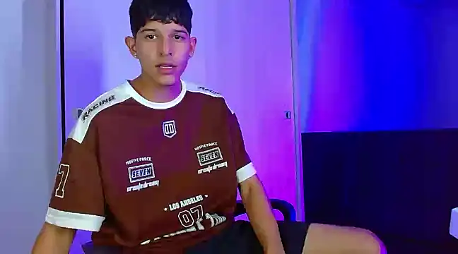 Snapshot of LiamGadiell chatting on December 25, 2024, 3:40 am LiamGadiell online show from December 25, 2024, 3:40 am