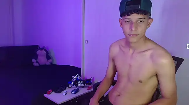 Snapshot of LiamGadiell chatting on February 9, 2025, 12:06 am LiamGadiell online show from February 9, 2025, 12:06 am