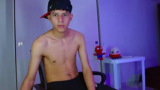 Snapshot of LiamGadiell chatting on March 2, 2025, 1:04 am LiamGadiell online show from March 2, 2025, 1:04 am