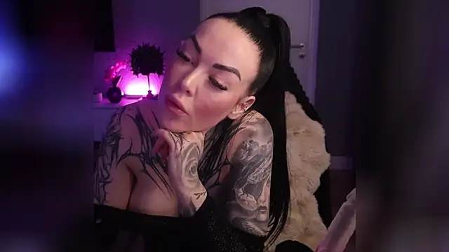 Snapshot of PalinaPr chatting on December 25, 2024, 11:20 pm PalinaPr online show from December 25, 2024, 11:20 pm