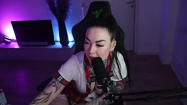 Snapshot of PalinaPr chatting on February 19, 2025, 8:10 pm PalinaPr online show from February 19, 2025, 8:10 pm