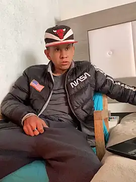 Snapshot of oiram27 chatting on February 21, 2025, 9:22 pm oiram27 online show from February 21, 2025, 9:22 pm