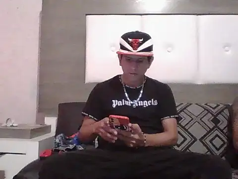 Snapshot of oiram27 chatting on November 3, 2025, 9:38 pm oiram27 online show from November 3, 2025, 9:38 pm