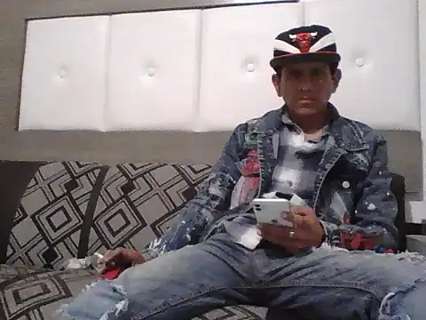 Snapshot of oiram27 chatting on November 6, 2025, 4:08 pm oiram27 online show from November 6, 2025, 4:08 pm