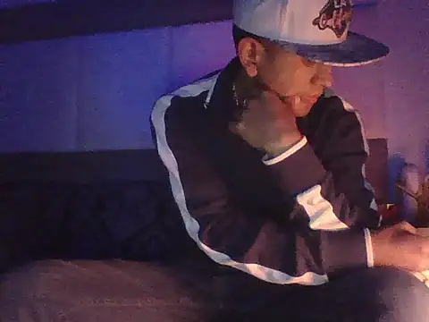 oiram27 online show from December 3, 2025, 5:15 am