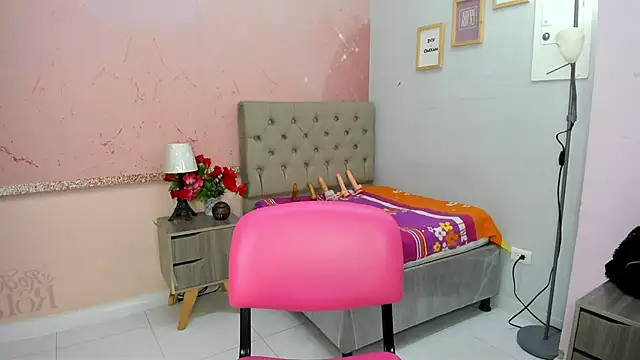 lauren rios7 online show from October 19, 2025, 7:58 pm