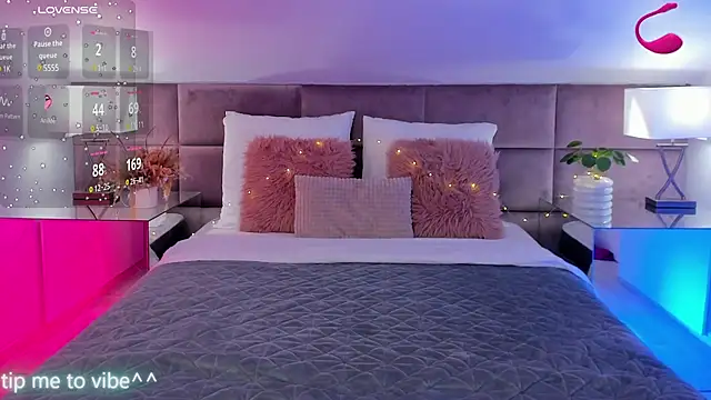 Mayzzie online show from February 13, 2025, 8:55 pm