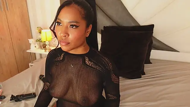 Snapshot of IzzyyBeelmonth chatting on December 23, 2024, 4:44 am IzzyyBeelmonth online show from December 23, 2024, 4:44 am