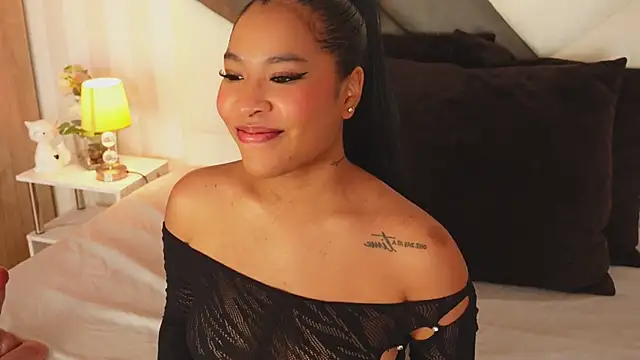 Snapshot of IzzyyBeelmonth chatting on December 28, 2024, 10:02 pm IzzyyBeelmonth online show from December 28, 2024, 10:02 pm