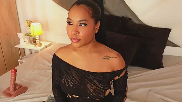 Snapshot of IzzyyBeelmonth chatting on December 29, 2024, 1:45 am IzzyyBeelmonth online show from December 29, 2024, 1:45 am