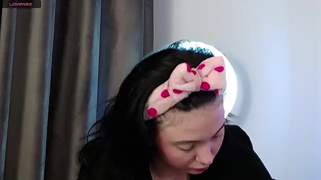 AveryWillow online show from March 22, 2025, 6:25 pm