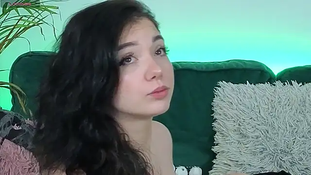 AveryWillow online show from November 9, 2025, 7:28 am