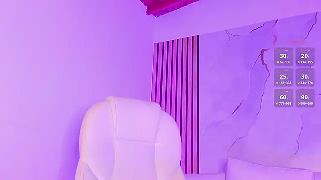 Snapshot of MiaCavallii_ chatting on October 25, 2025, 3:36 am MiaCavallii online show from October 25, 2025, 3:36 am