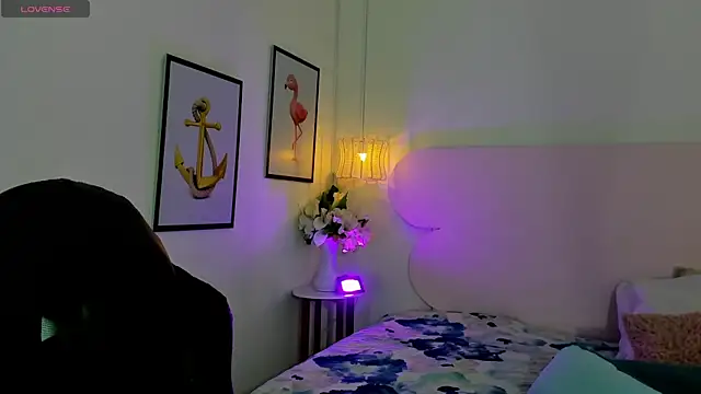 naomiii   online show from September 29, 2025, 11:48 am