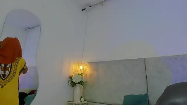 naomiii   online show from December 17, 2025, 11:38 am