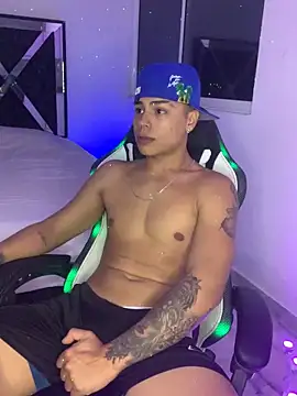 Snapshot of SantiagoReyesFtt chatting on December 6, 2024, 5:09 am SantiagoReyesFtt online show from December 6, 2024, 5:09 am