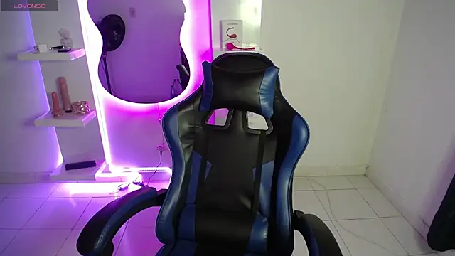 Snapshot of AMBER_LOVE22 chatting on October 4, 2025, 7:12 pm AMBER LOVE22 online show from October 4, 2025, 7:12 pm