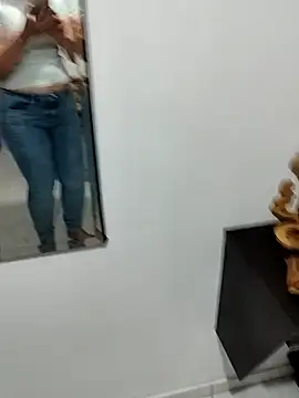 Snapshot of _Prinscarlet_ chatting on December 25, 2024, 2:35 am Prinscarlet online show from December 25, 2024, 2:35 am