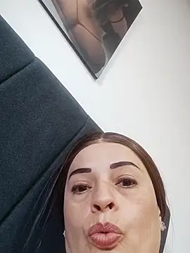 Snapshot of _Prinscarlet_ chatting on October 2, 2025, 10:17 pm Prinscarlet online show from October 2, 2025, 10:17 pm