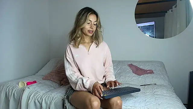 Karolgood3 online show from January 13, 2026, 3:23 am