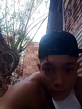 Snapshot of tayson_ chatting on October 7, 2025, 11:07 am tayson online show from October 7, 2025, 11:07 am