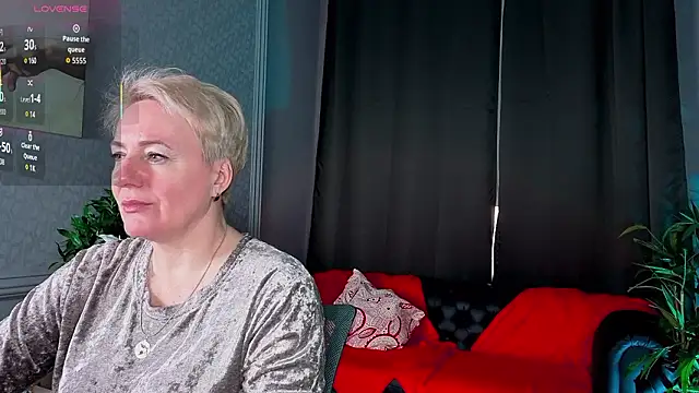 Nika Smit online show from February 13, 2026, 9:16 am