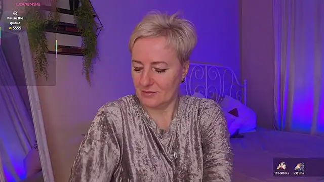 Nika Smit online show from February 14, 2026, 5:48 am