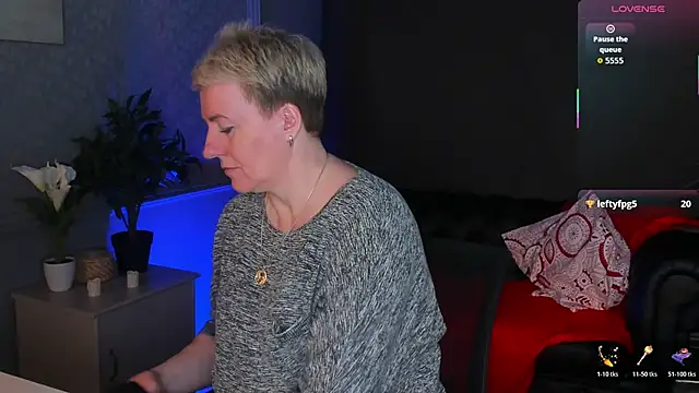 Nika Smit online show from April 5, 2026, 5:15 am