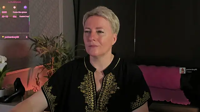 Nika Smit online show from June 28, 2026, 5:13 am