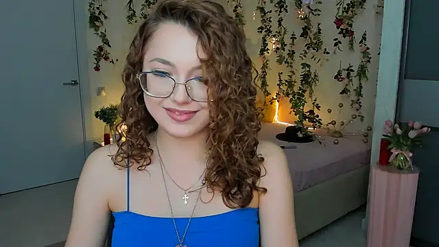 SereneFlame online show from February 2, 2026, 6:06 pm