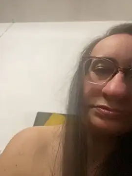 Snapshot of gloria7v05 chatting on June 28, 2026, 2:28 am gloria7v05 online show from June 28, 2026, 2:28 am