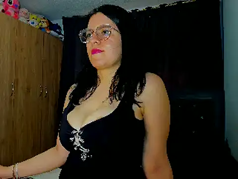 Snapshot of TiffanyDolll__ chatting on February 5, 2025, 10:12 pm TiffanyDolll online show from February 5, 2025, 10:12 pm