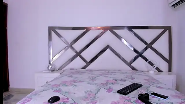 Snapshot of aishasounders chatting on December 1, 2024, 11:04 pm aishasounders online show from December 1, 2024, 11:04 pm