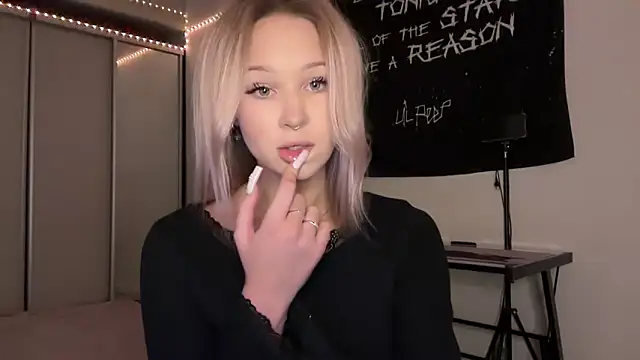 ur molly online show from March 18, 2025, 5:10 pm