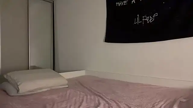 ur molly online show from September 25, 2025, 10:46 pm