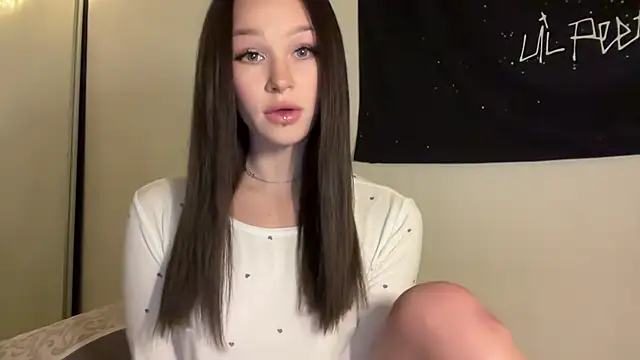 ur molly online show from November 3, 2025, 1:34 pm