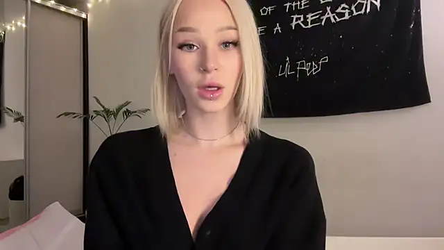 ur molly online show from April 27, 2026, 1:42 pm