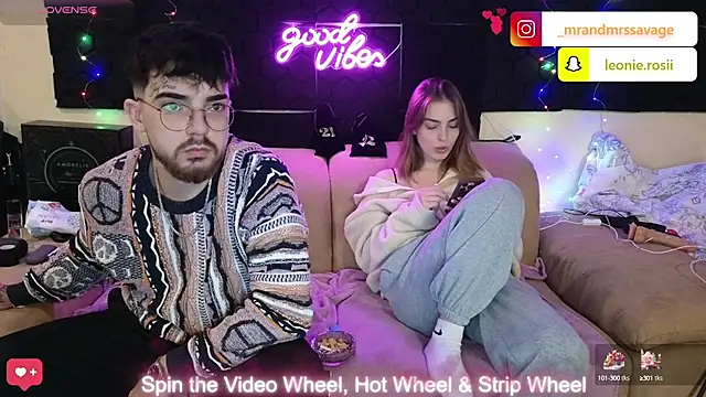 Snapshot of MrAndMrsSavage chatting on December 22, 2024, 5:32 pm MrAndMrsSavage online show from December 22, 2024, 5:32 pm