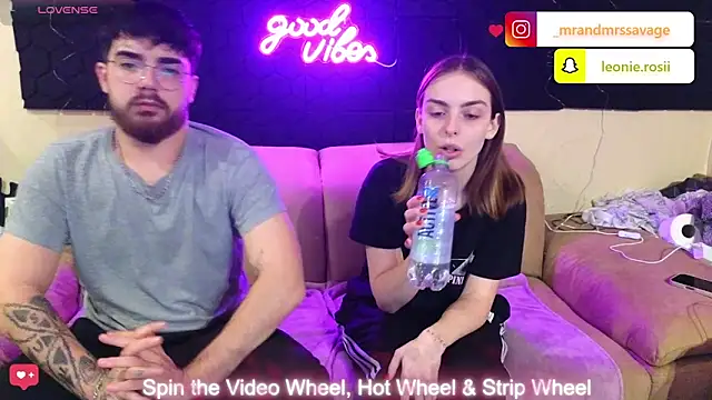 Snapshot of MrAndMrsSavage chatting on January 7, 2025, 9:14 pm MrAndMrsSavage online show from January 7, 2025, 9:14 pm