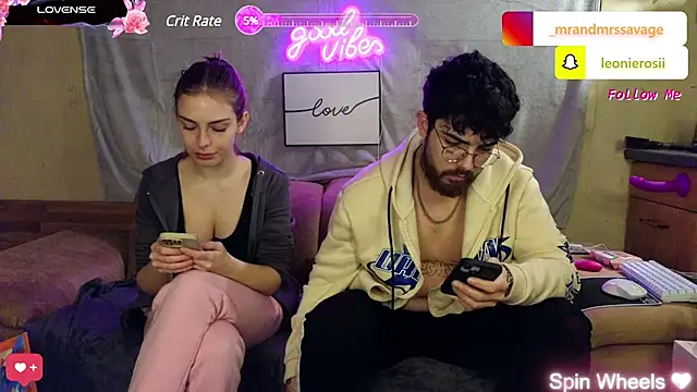 Snapshot of MrAndMrsSavage chatting on January 28, 2025, 10:01 pm MrAndMrsSavage online show from January 28, 2025, 10:01 pm