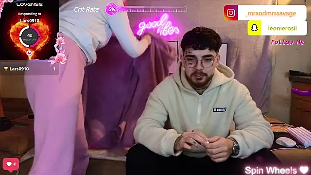 Snapshot of MrAndMrsSavage chatting on January 31, 2025, 2:49 pm MrAndMrsSavage online show from January 31, 2025, 2:49 pm