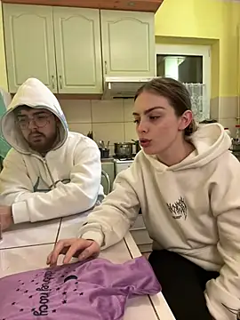 Snapshot of MrAndMrsSavage chatting on February 19, 2025, 9:03 pm MrAndMrsSavage online show from February 19, 2025, 9:03 pm