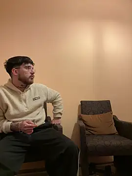 Snapshot of MrAndMrsSavage chatting on February 26, 2025, 11:48 pm MrAndMrsSavage online show from February 26, 2025, 11:48 pm